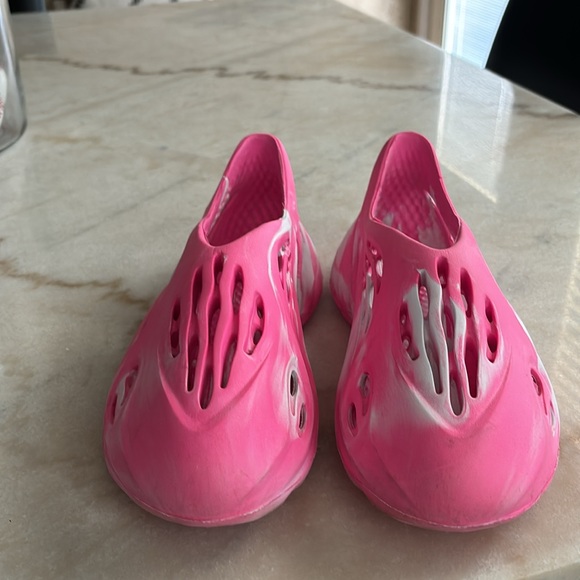 8 pink yezzy slides - Picture 5 of 6